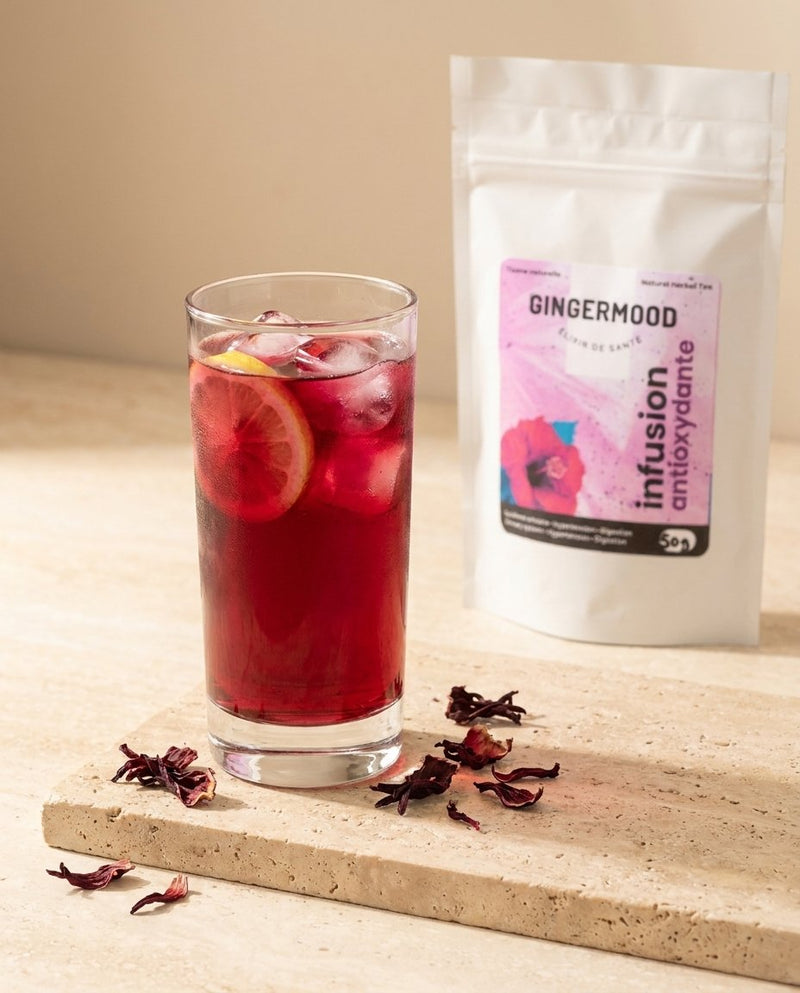 La tisane glacée à l'hibiscus